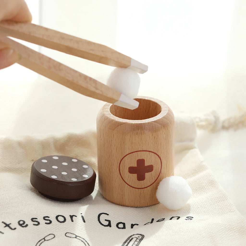 Ma Valisette de Docteur en Bois – Set d'Imitation Complet Montessori